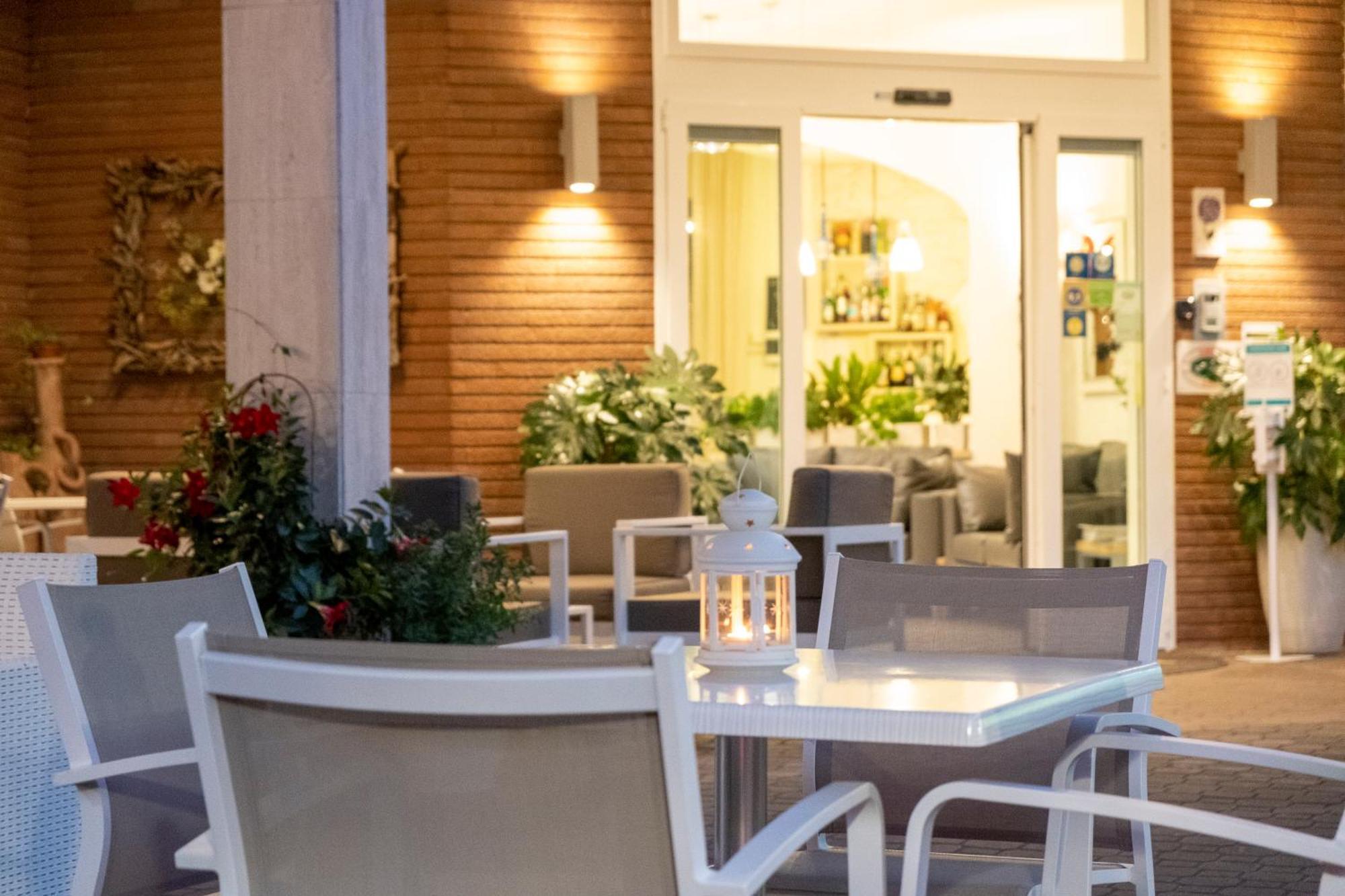 Hotel Orsa Maggiore Milano Marittima Exterior photo