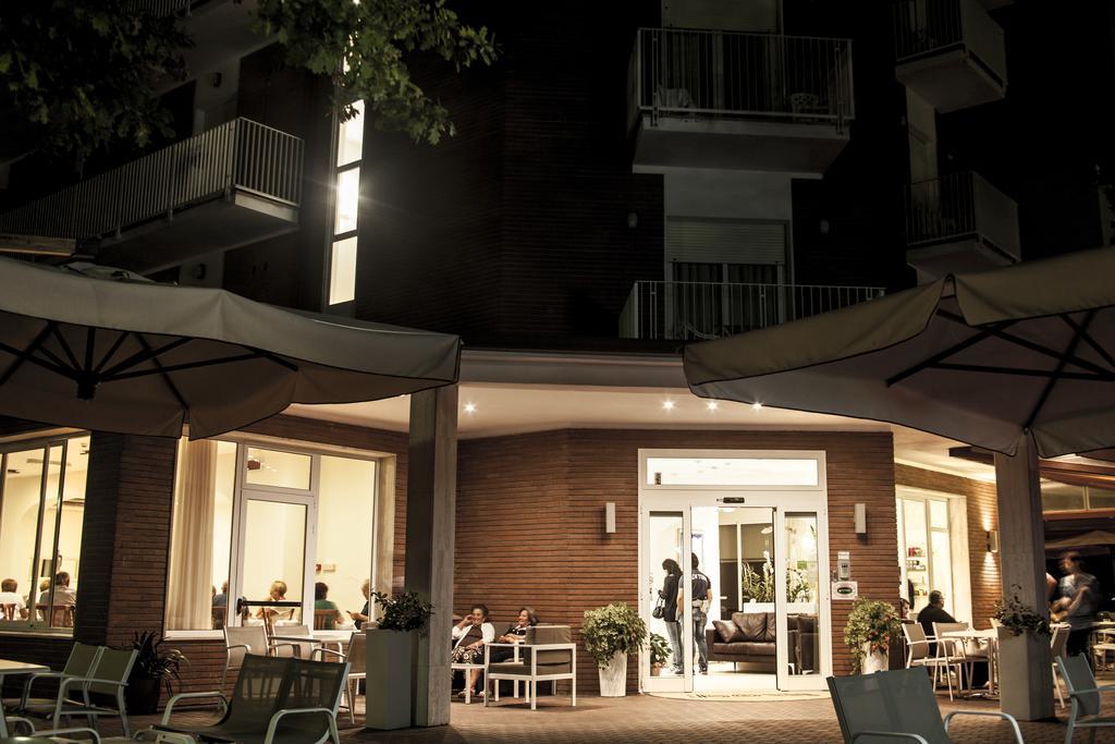 Hotel Orsa Maggiore Milano Marittima Exterior photo